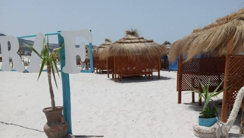 Why is Rafraf Beach perfect for families and solo travelers?
